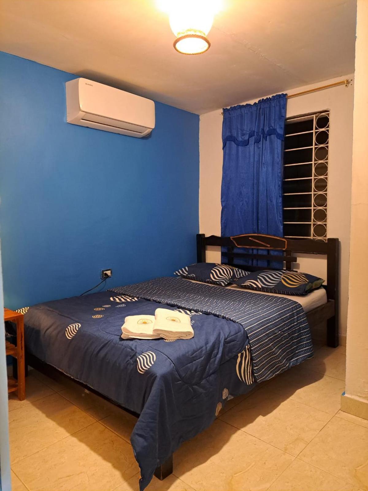 Hostel Shalom Adonai Cartagena Esterno foto
